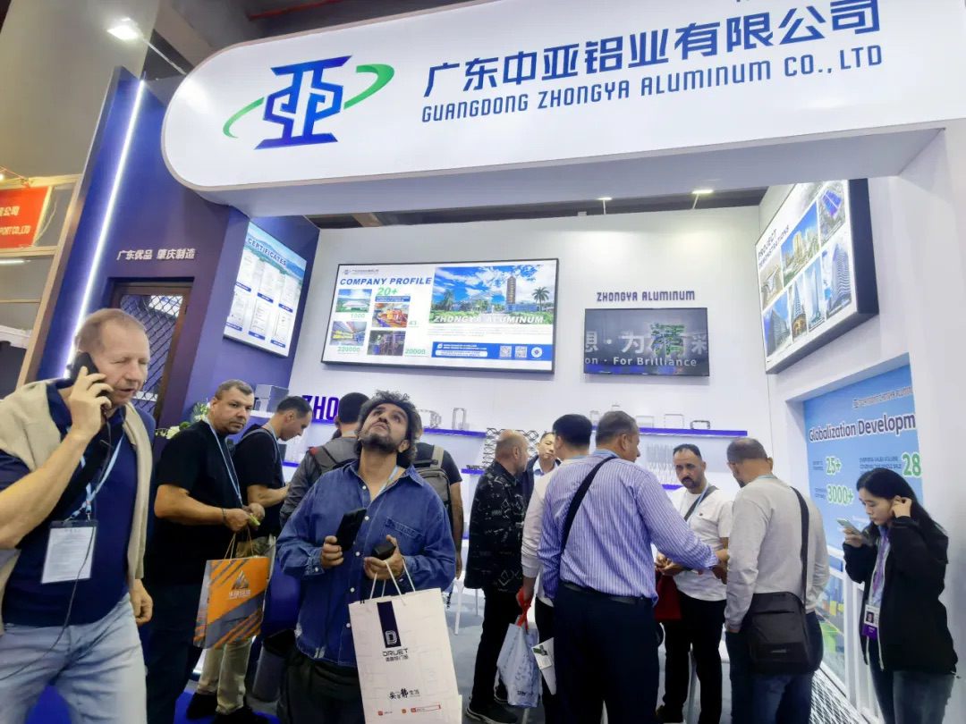 中亞鋁業(yè) “鋁” 光閃耀:廣交會首日現(xiàn)場搶“鮮”看!(圖3) 中亞鋁業(yè) “鋁” 光閃耀:廣交會首日現(xiàn)場搶“鮮”看!(圖3)