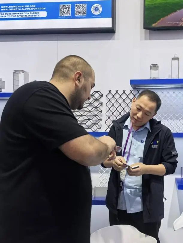 中亞鋁業(yè) “鋁” 光閃耀:廣交會首日現(xiàn)場搶“鮮”看!(圖5) 中亞鋁業(yè) “鋁” 光閃耀:廣交會首日現(xiàn)場搶“鮮”看!(圖5)